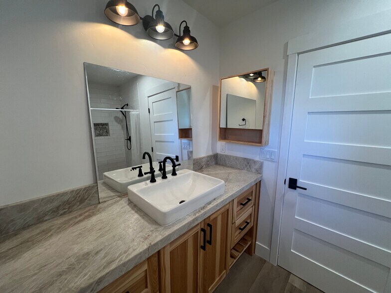 Sink and Vanity - 416 Crow Canyon Dr