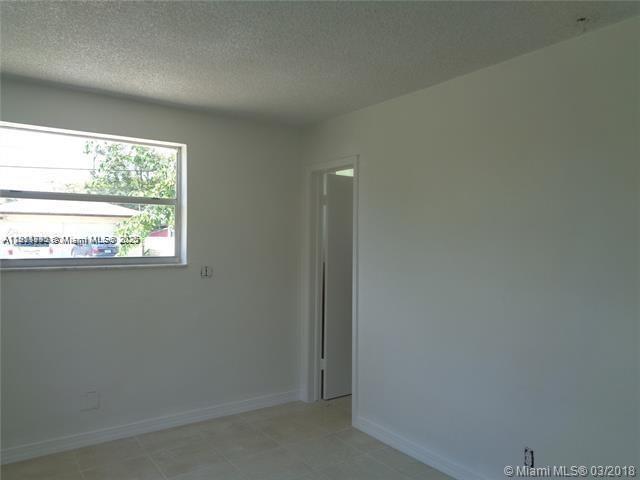 Building Photo - 650 S Park Rd