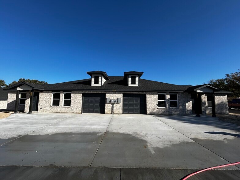 Building Photo - 10024 Highway 199 W