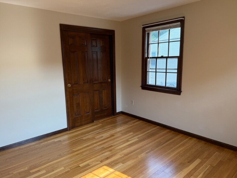 Building Photo - 17 Circle Rd