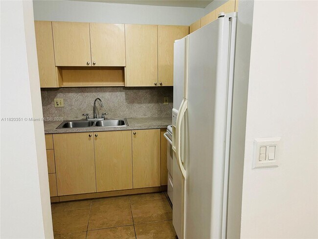 Building Photo - 8610 SW 149th Ave