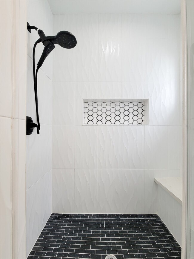 Building Photo - 5019 Creekmont Dr