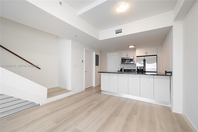 Building Photo - 1712 SW 2nd Ave