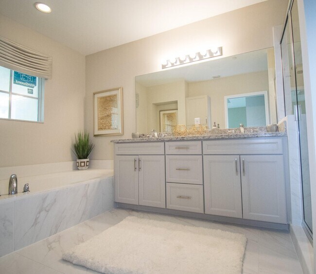 Building Photo - 14426 Emerald Pl Wy