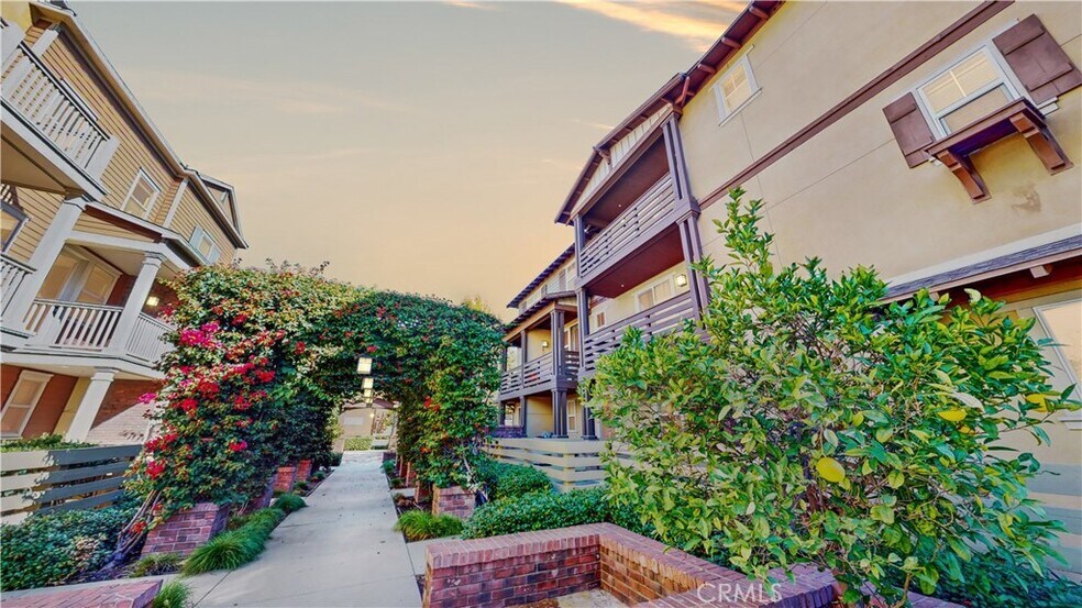 Entryway walkway - 335 S Glendora Ave