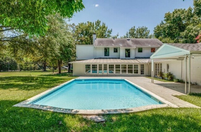 Building Photo - 6307 Deloache Ave