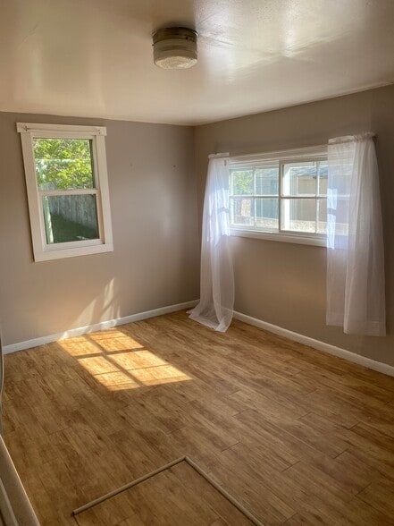 kitchen dining area - 215 Wyoming St