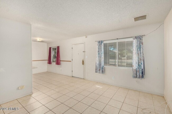 Building Photo - 516 W 9th St