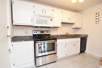 Building Photo - 135 Inman St