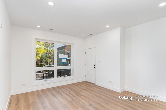 Building Photo - 2132 S Fairfield Ave