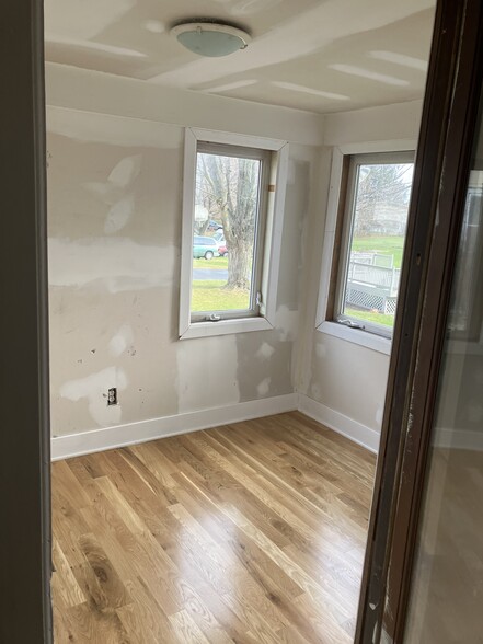 Mudroom - 5142 Ridge Rd