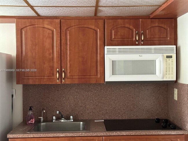 Building Photo - 17570 Atlantic Blvd