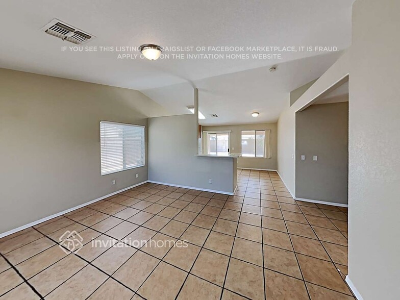 Building Photo - 965 W 15th Ave