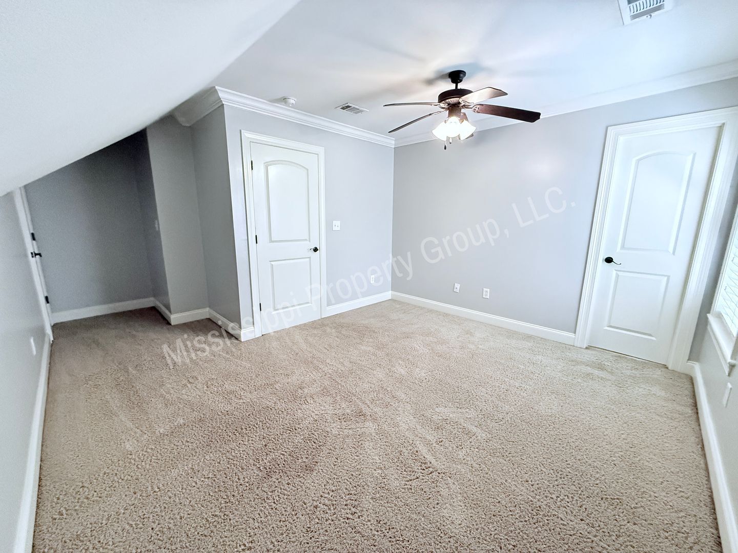 Building Photo - 131 Falls Grove Drive
