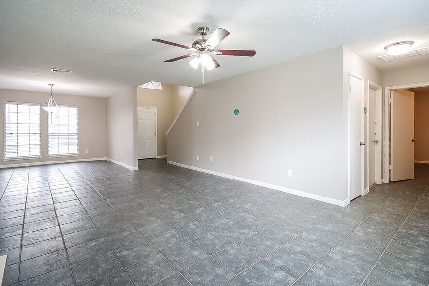 Building Photo - 28710 Sedgefield St