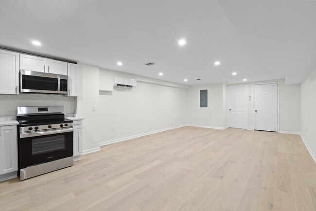 Building Photo - 2539 St Paul St