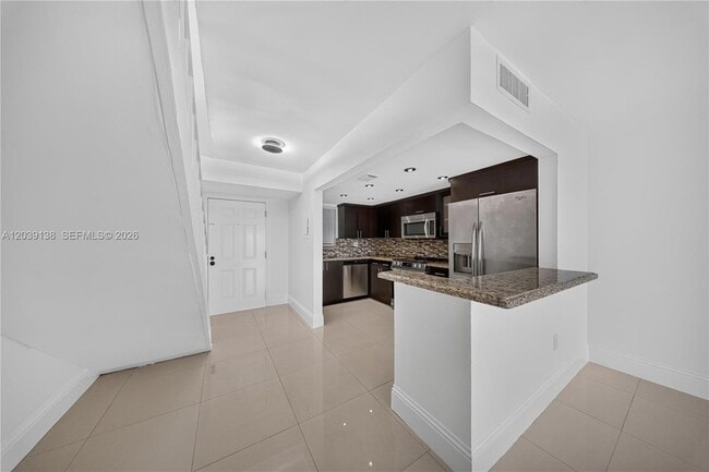 Building Photo - 9351 Fontainebleau Blvd