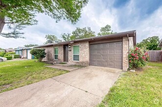 Building Photo - 4009 Providence Dr