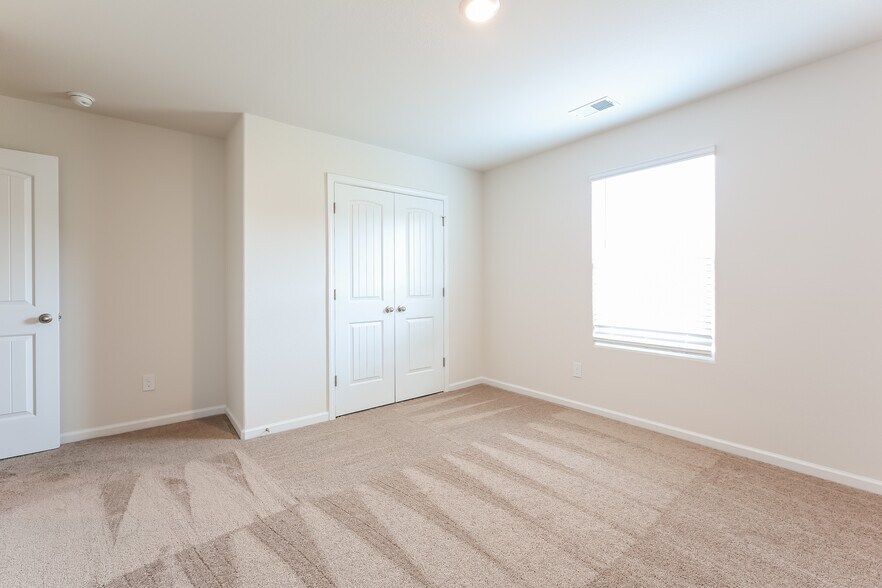 Building Photo - 2207 Southlea Dr