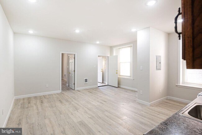 Building Photo - 702 E Chelten Ave