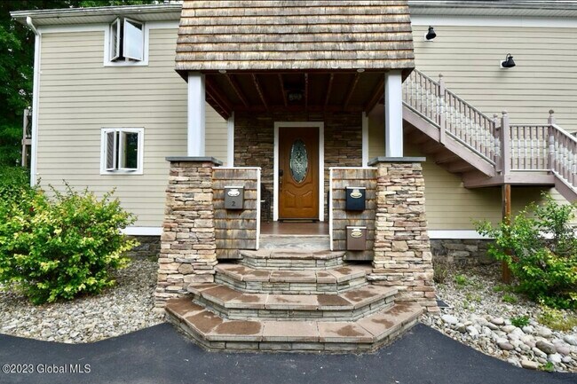 Building Photo - 127 Beekman St