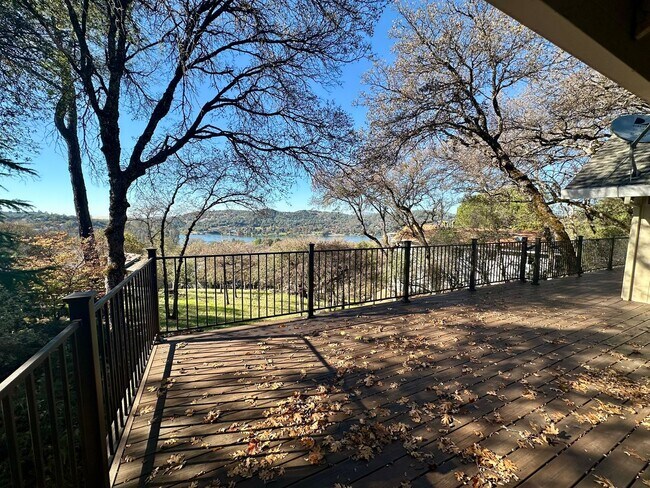 Building Photo - Beautiful 4-Bedroom Home with Stunning Vie...