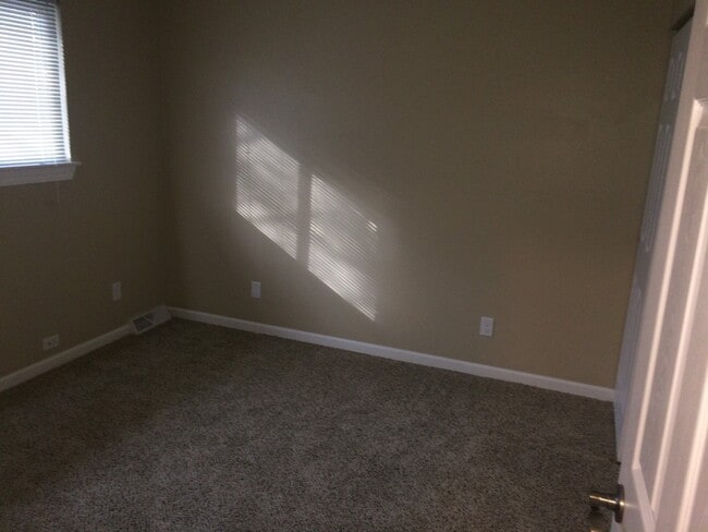 Building Photo - Updated Madison West townhomes - stainless appliances and many other upgrades