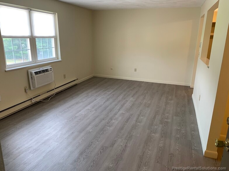 Building Photo - 740 Central St