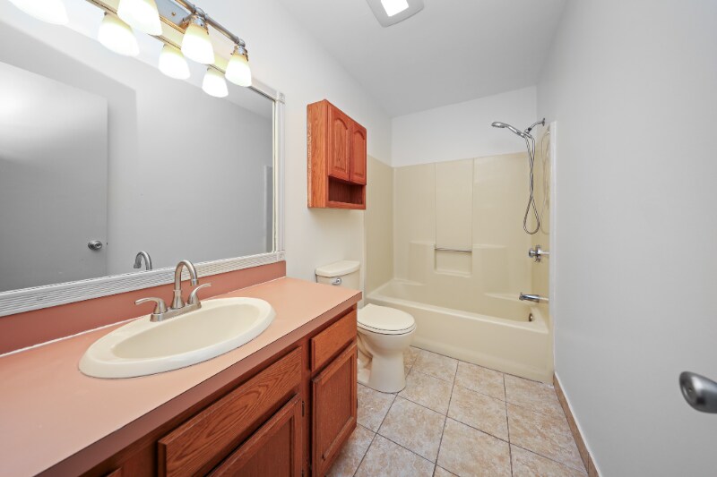 Building Photo - 146 Macarthur Dr