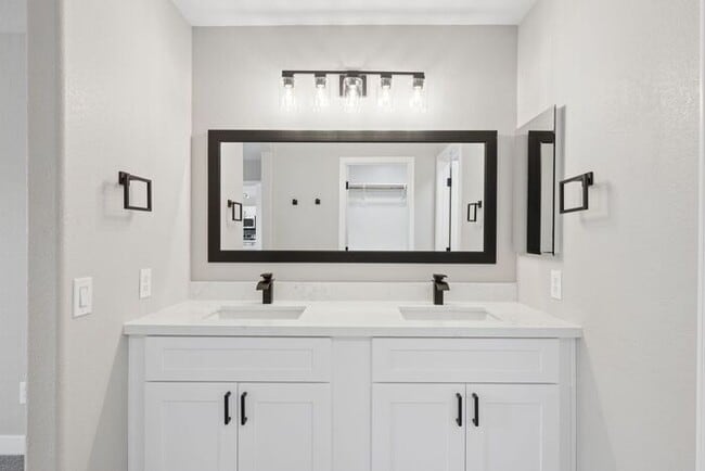 Building Photo - 40130 N Costa Del Sol Dr