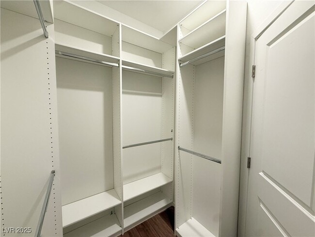 Building Photo - 525 Mossy Cup St