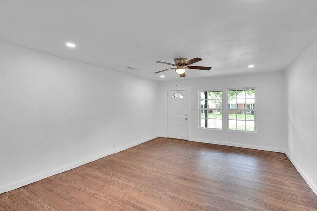 Building Photo - 6124 Sundown Dr