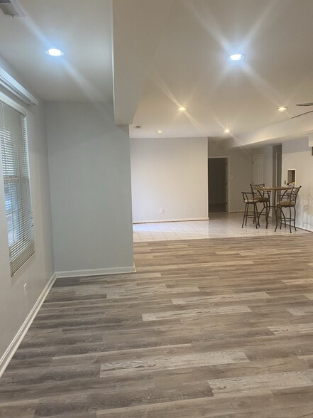 Building Photo - 14187 Darkwood Dr