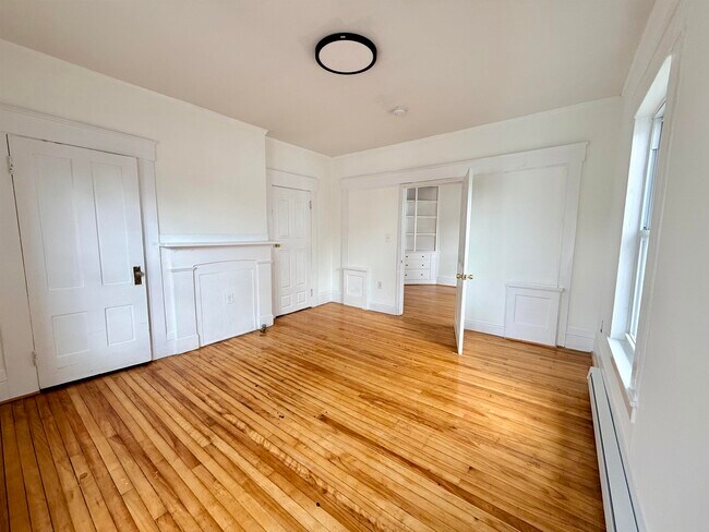 Building Photo - 28 Brook St