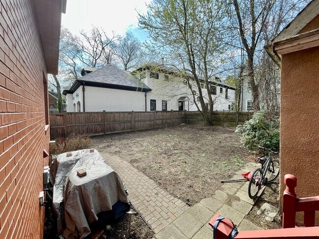 Building Photo - 155 Amory St