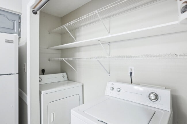 Building Photo - 4523 Hamptonshire Dr