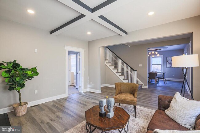 Building Photo - 3803 Cedardale Rd