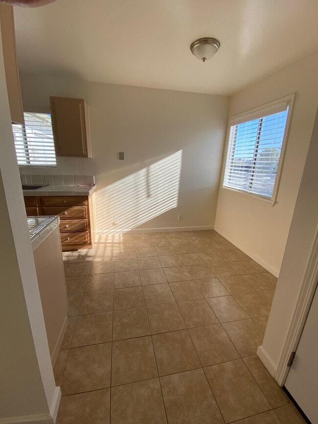 Building Photo - 55+ Community!! Adorable 2 bed 1 bath in t...