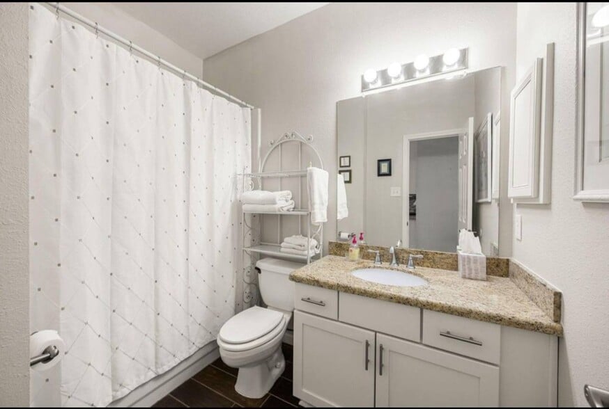 Building Photo - 13622 Neston Dr