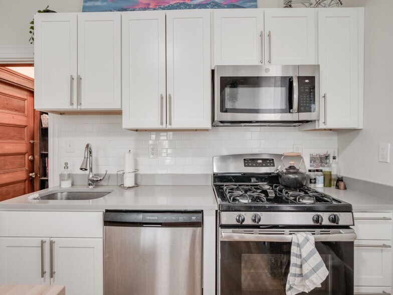 Building Photo - 3 Monmouth St