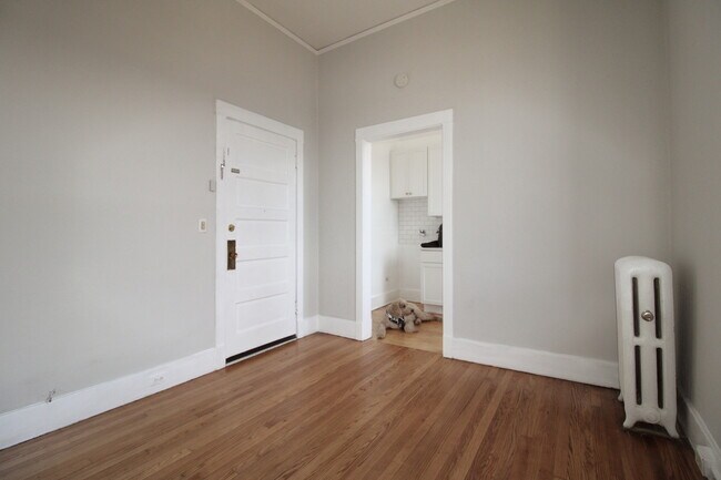 Building Photo - 293 E Deerpath Rd