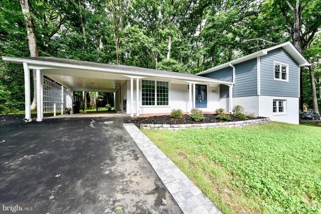 Building Photo - 5012 Dodson Dr