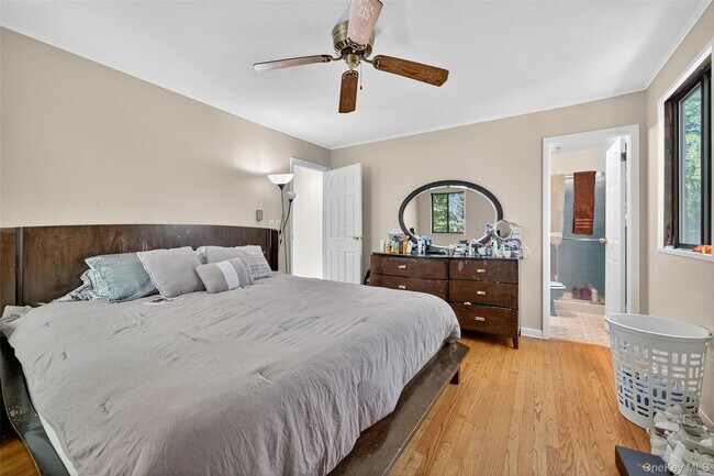 Building Photo - 75 Pebble Path