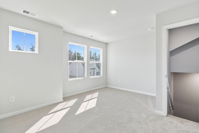 Building Photo - 173 Hoffman Townhome