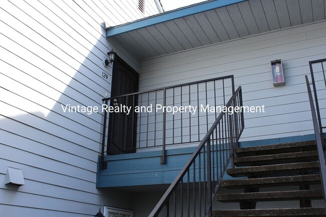 Building Photo - Ready To Go! Very Nice 2 bedroom Condo!!!