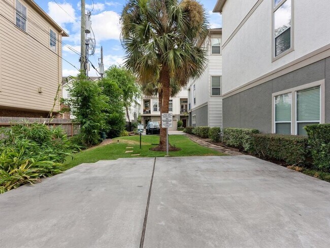 Building Photo - 625 Hartman St