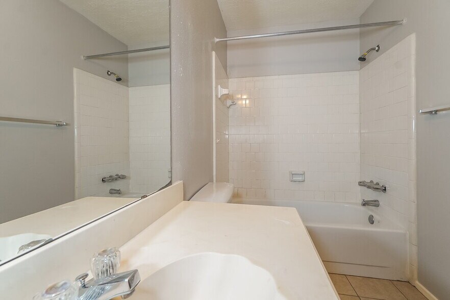 Building Photo - 7622 Millbrae Ln