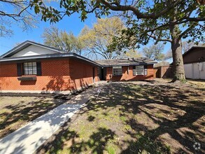Building Photo - 1338 Cloverdale Dr