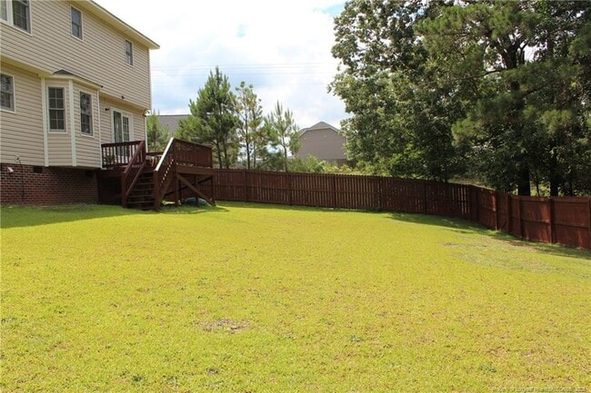 Building Photo - 2401 Larwood Dr