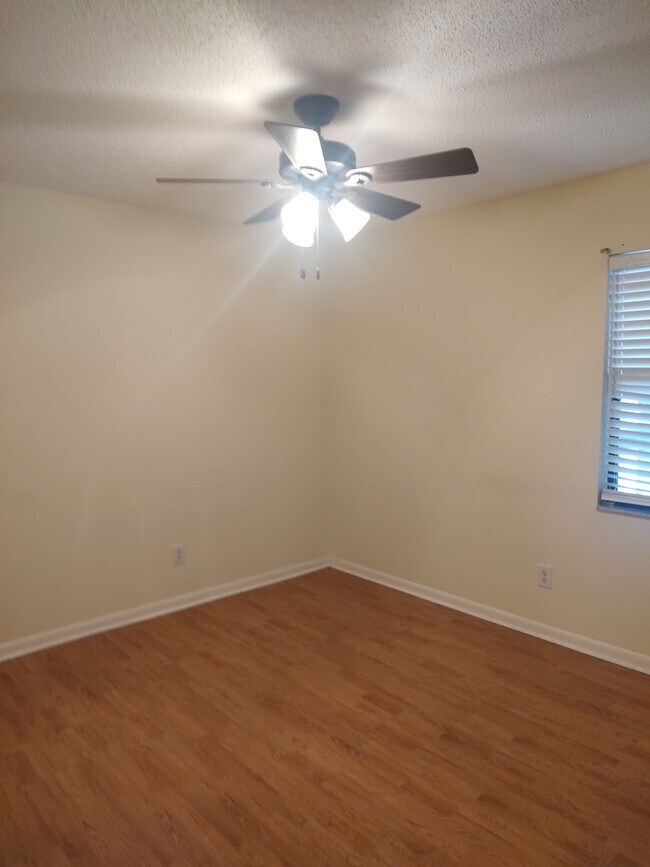 Building Photo - 3399 Mermoor Dr
